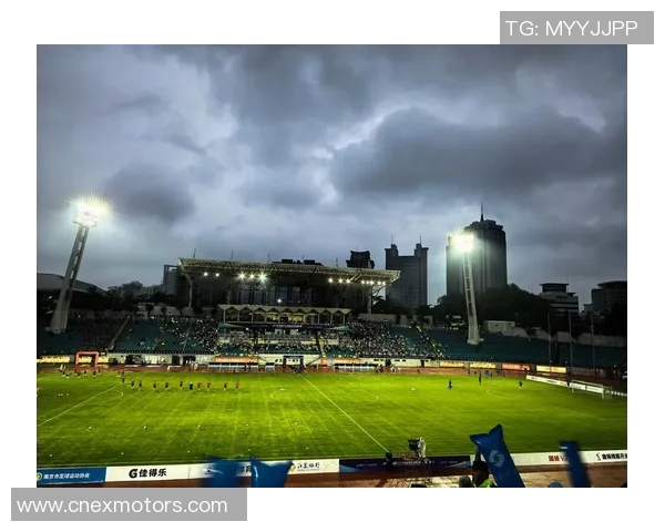 南京足球队技术争议引发热议球迷与专家各抒己见探讨战术与表现 南京足球队技术争议引发热议球迷与专家各抒己见探讨战术与表现