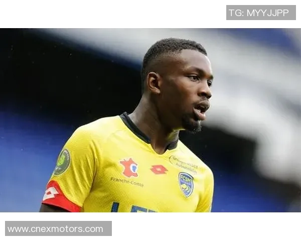 韩国足球明星的儿子崭露头角成为新一代足球希望之星