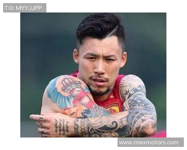 纹身美女足球明星的魅力与实力交织展现运动与艺术的完美结合 纹身美女足球明星的魅力与实力交织展现运动与艺术的完美结合